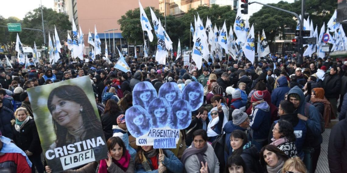 marcha-contra-la-condena-a-cristina-kirchner-2045138