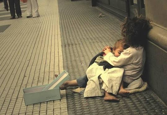 PERSONAS EN LA CALLE 4